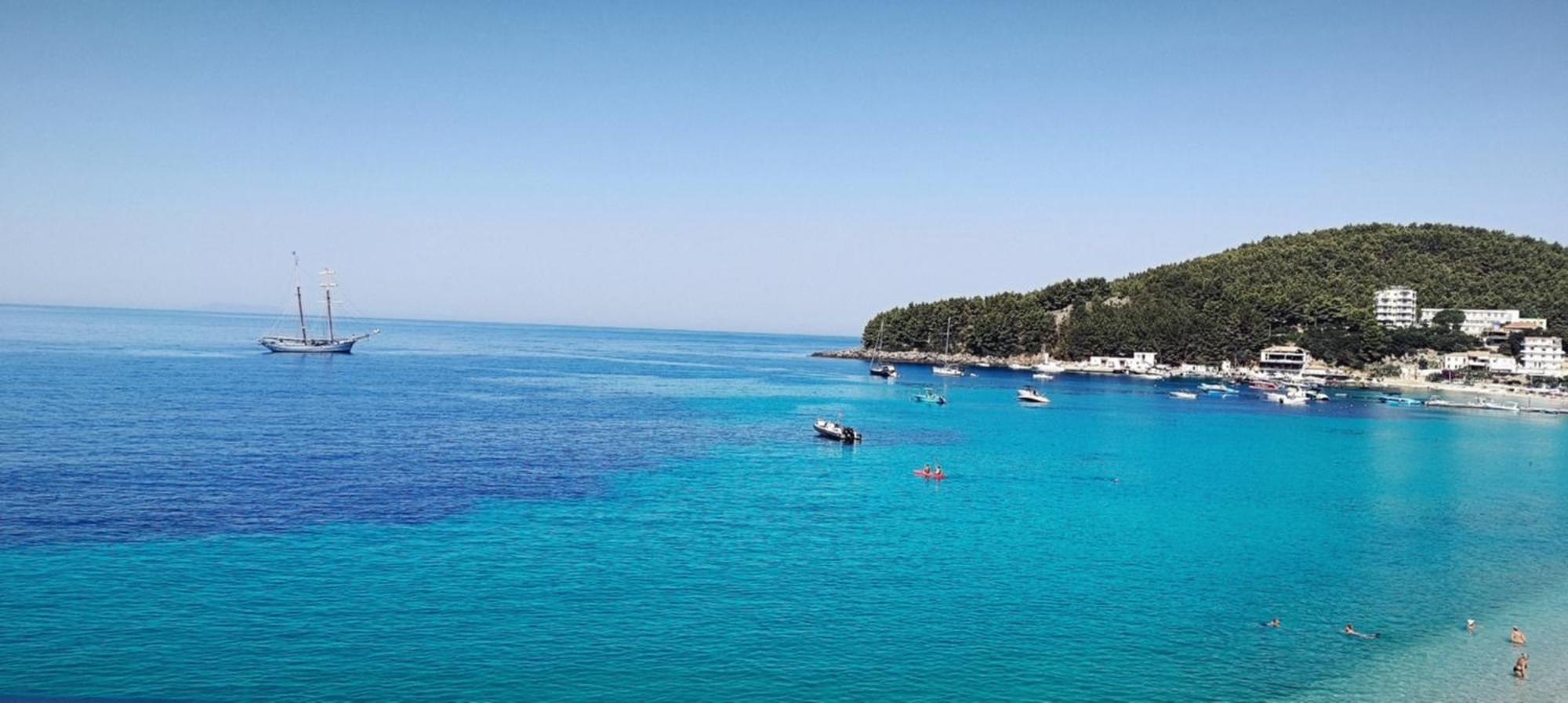 Relaxation Place Hotel Himare Bagian luar foto